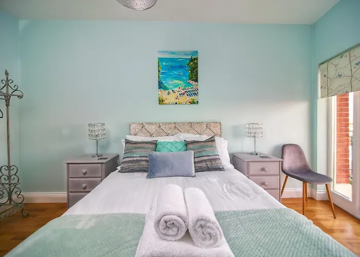 Royal Harbour Retreat - Balcony, Sea View Property