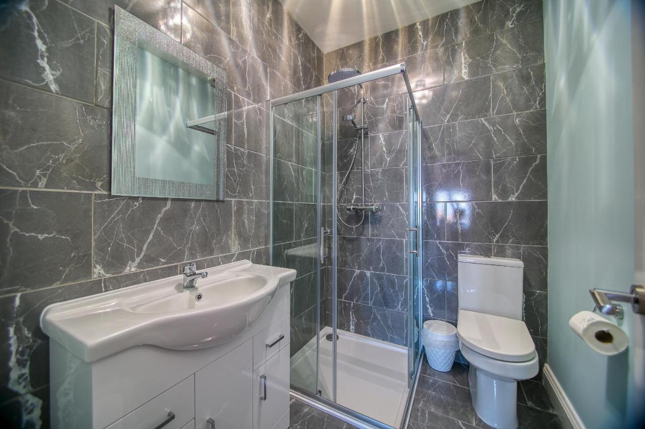 Royal Harbour Retreat - Balcony, Sea View Apartment